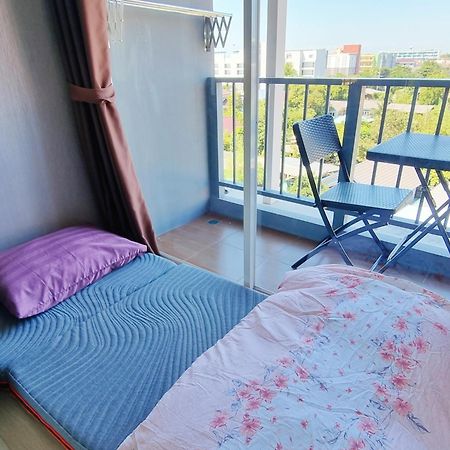 The Patio Bangsaen Apartment Екстериор снимка