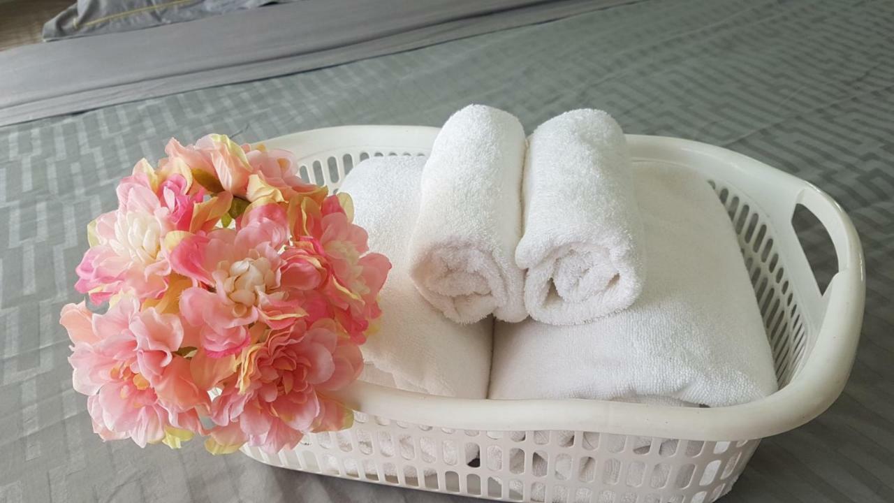 The Patio Bangsaen Apartment Екстериор снимка