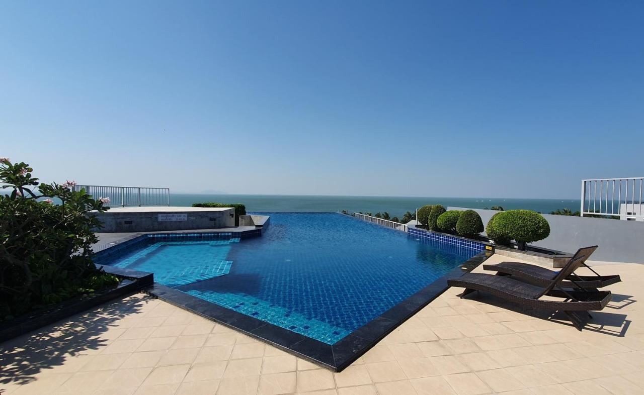 The Patio Bangsaen Apartment Екстериор снимка